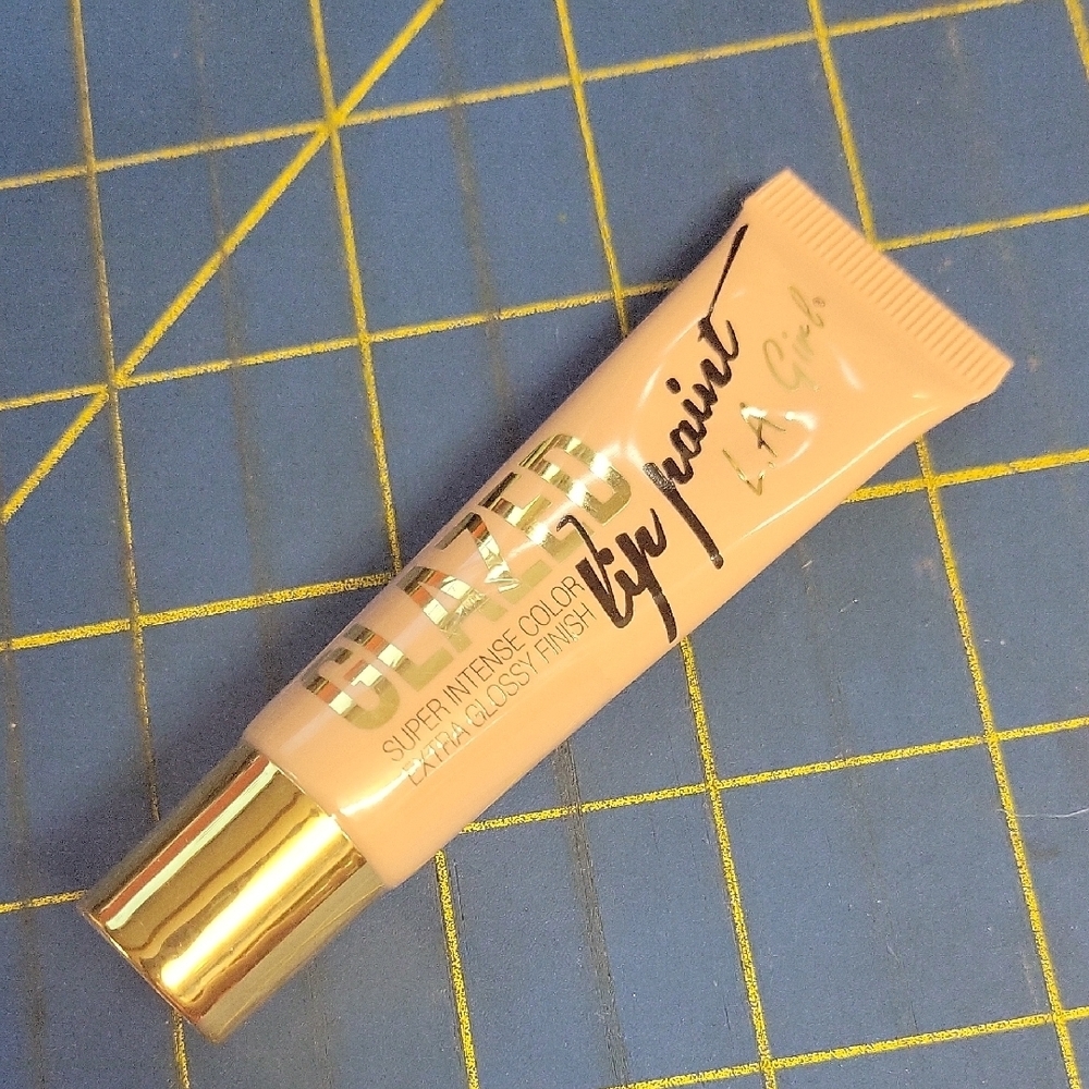 LA Girl Glazed Lip Paint - GLG787 whisper 12ml New Sealed Tube